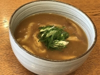 カレーうどん　コクのあるカレー出汁のモチモチうどんです。